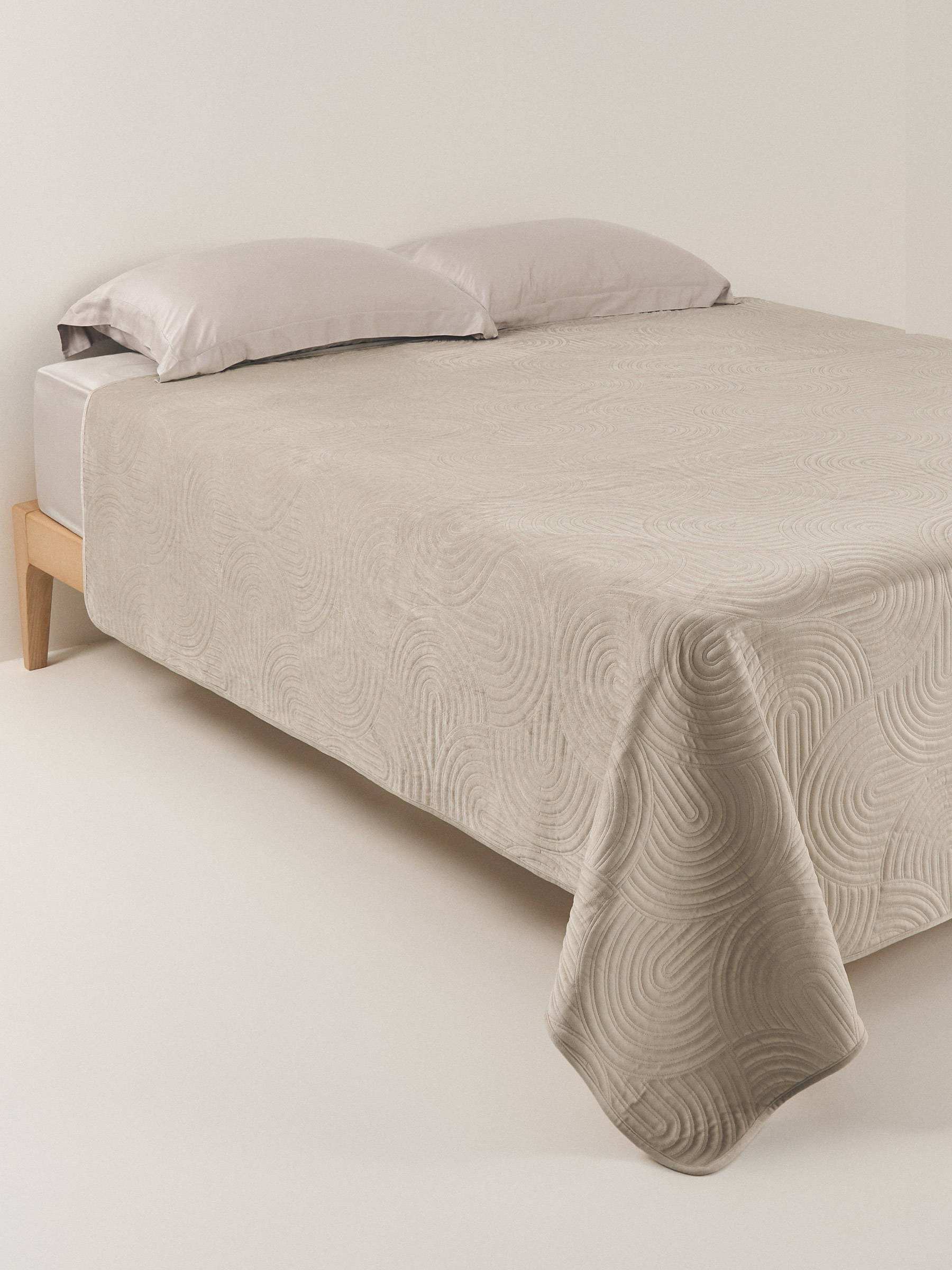 Bedspread, 220x240 cm, quilted, velvet/microfiber, beige, Arch, Arch, image-0