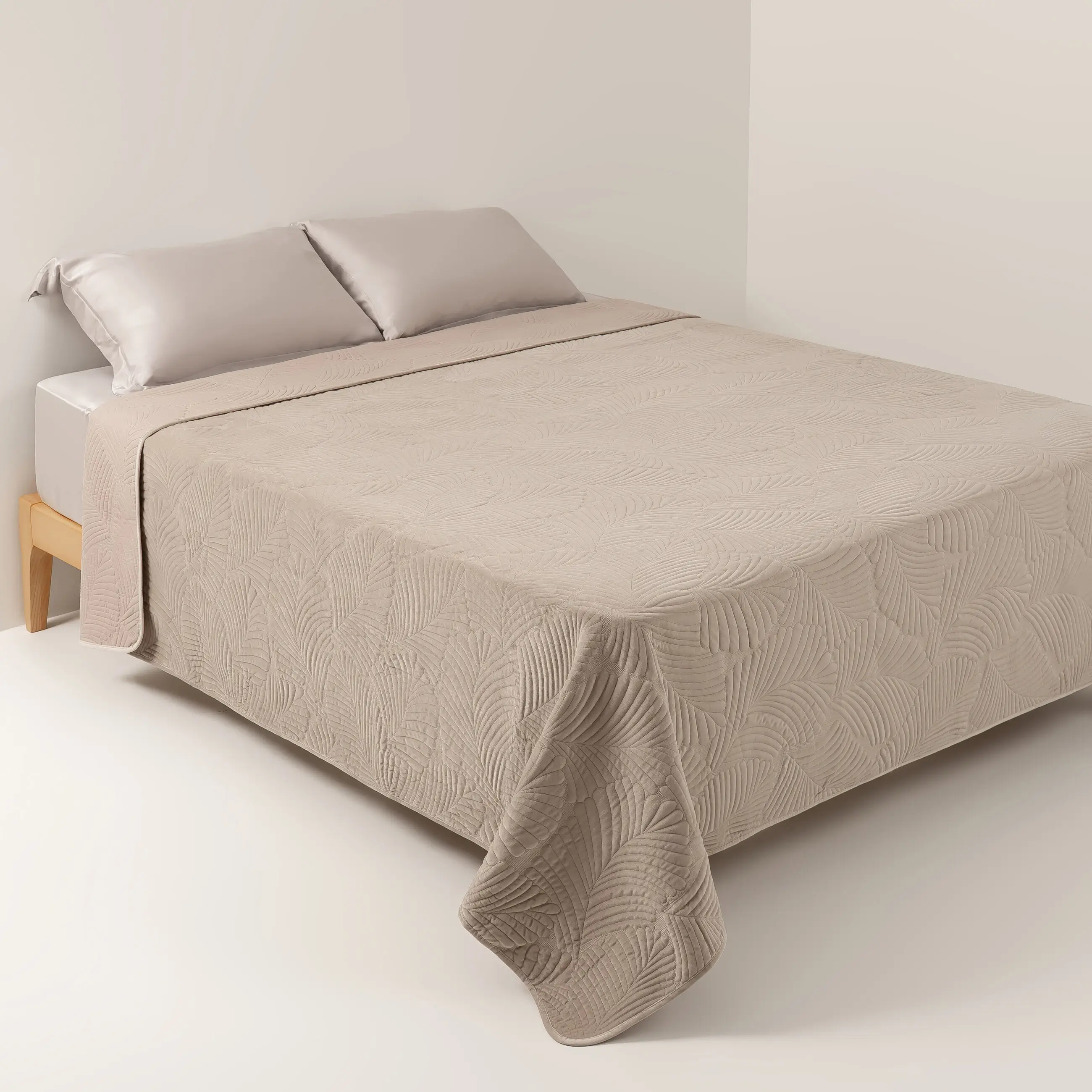 Bedspread, 240x260 cm, quilted, polyester, beige / gray, Palm leaf, Stitch velvet, image-0