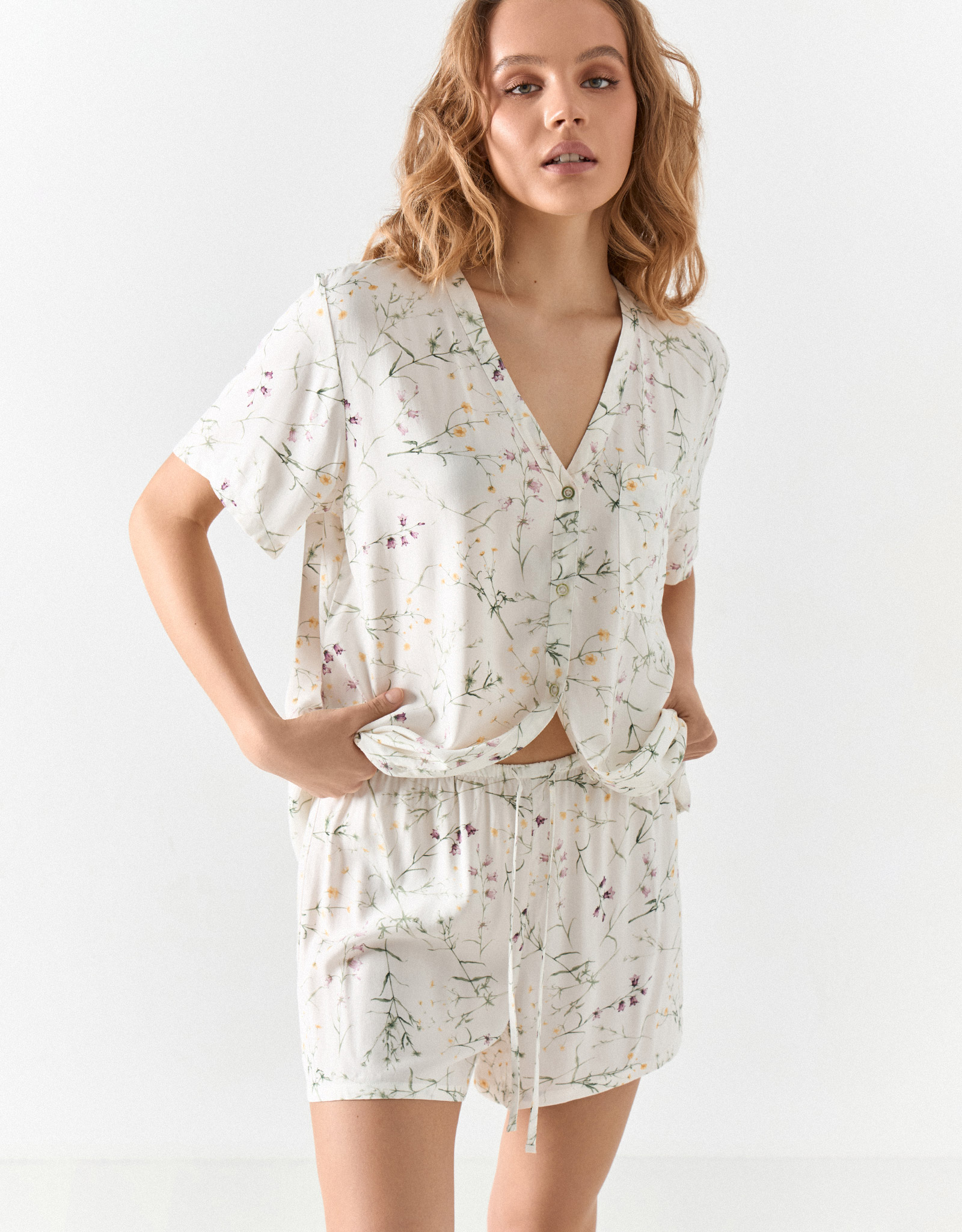 Women's shorts, homewear, size L, viscose, milky, wildflowers, Amina, image-0