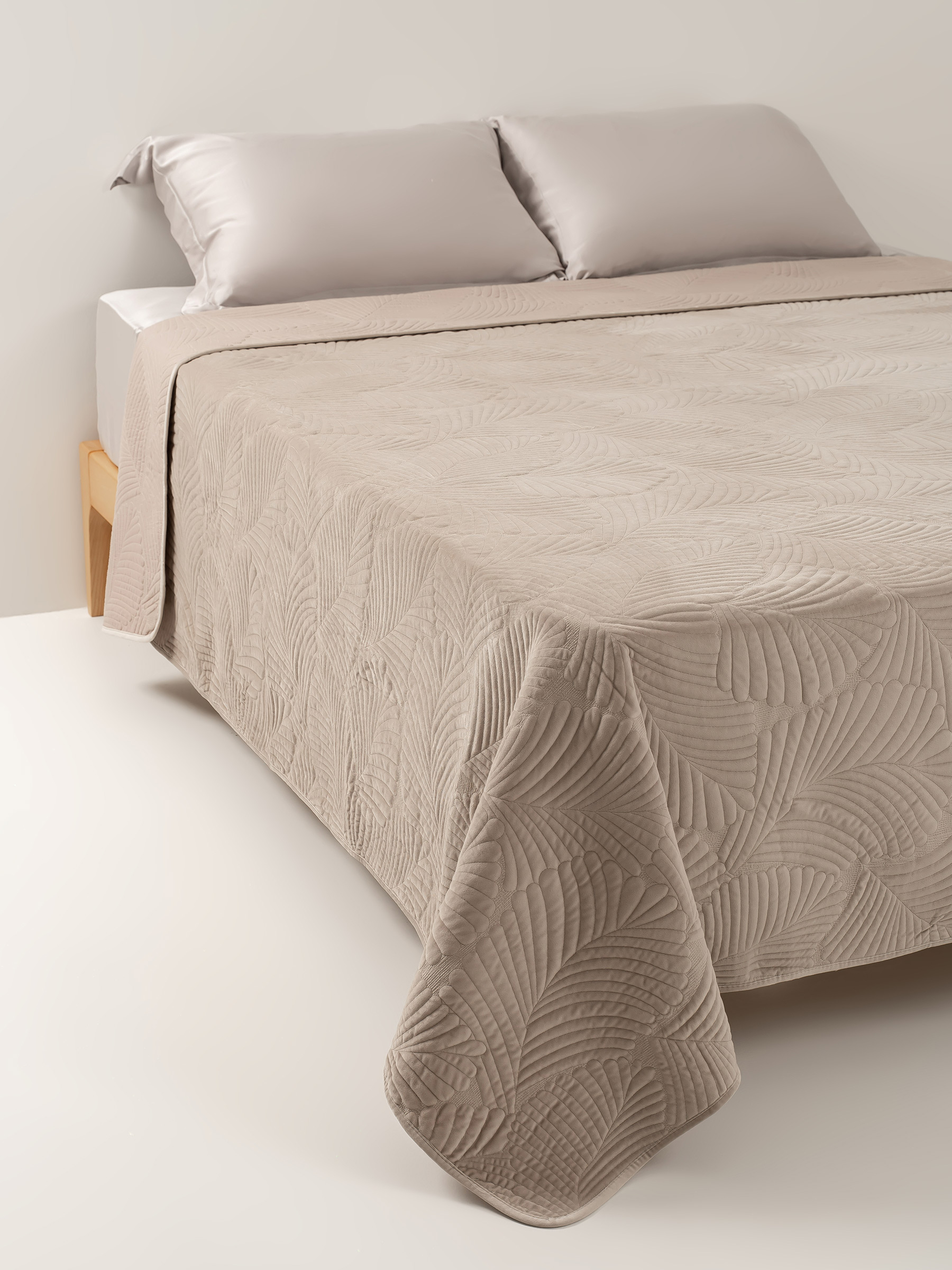 Bedspread, 240x260 cm, quilted, polyester, beige / gray, Palm leaf, Stitch velvet, image-2