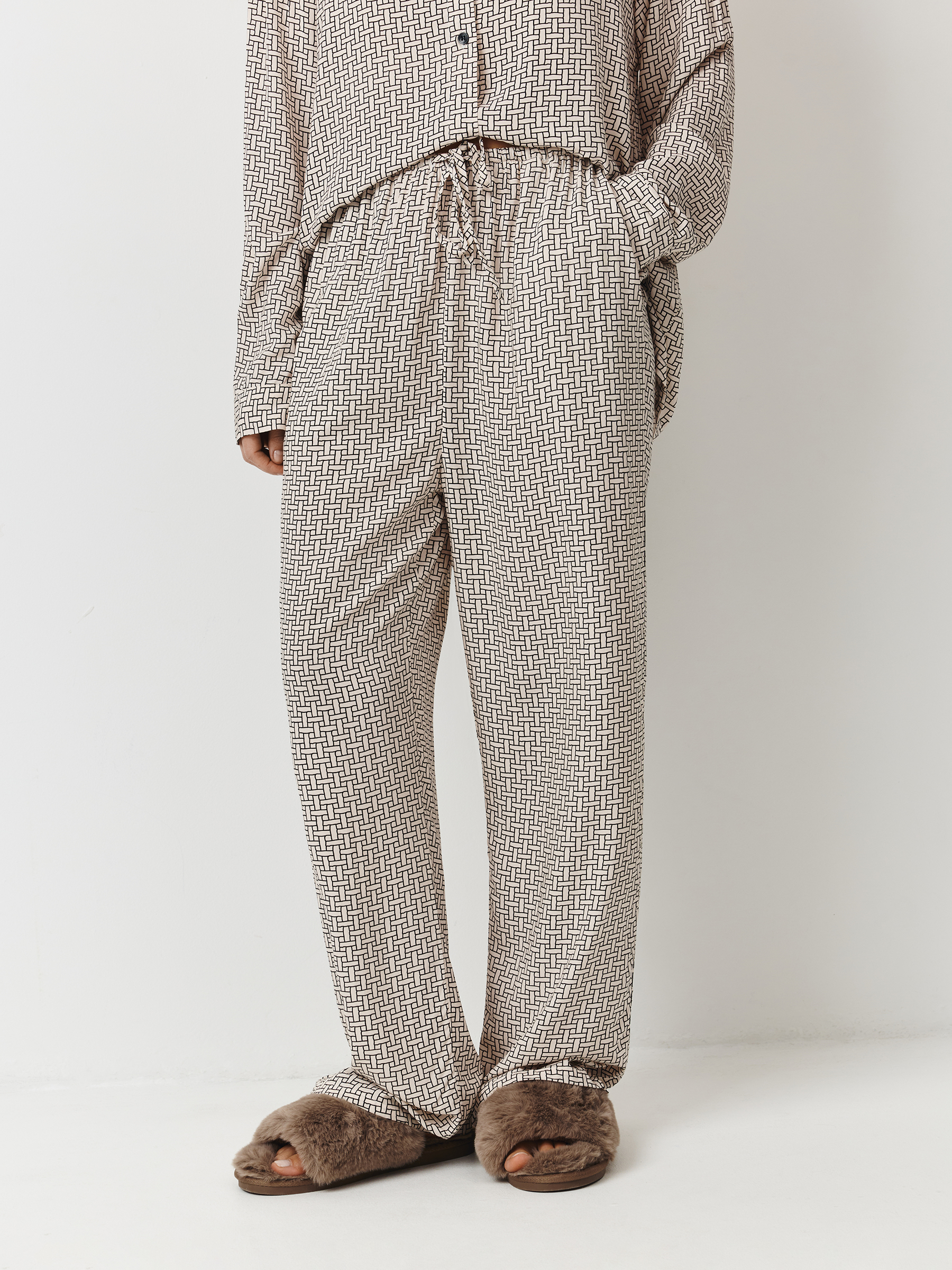 Women's trousers, size S, wide, viscose, milky black, Lines, Eniola, image-1