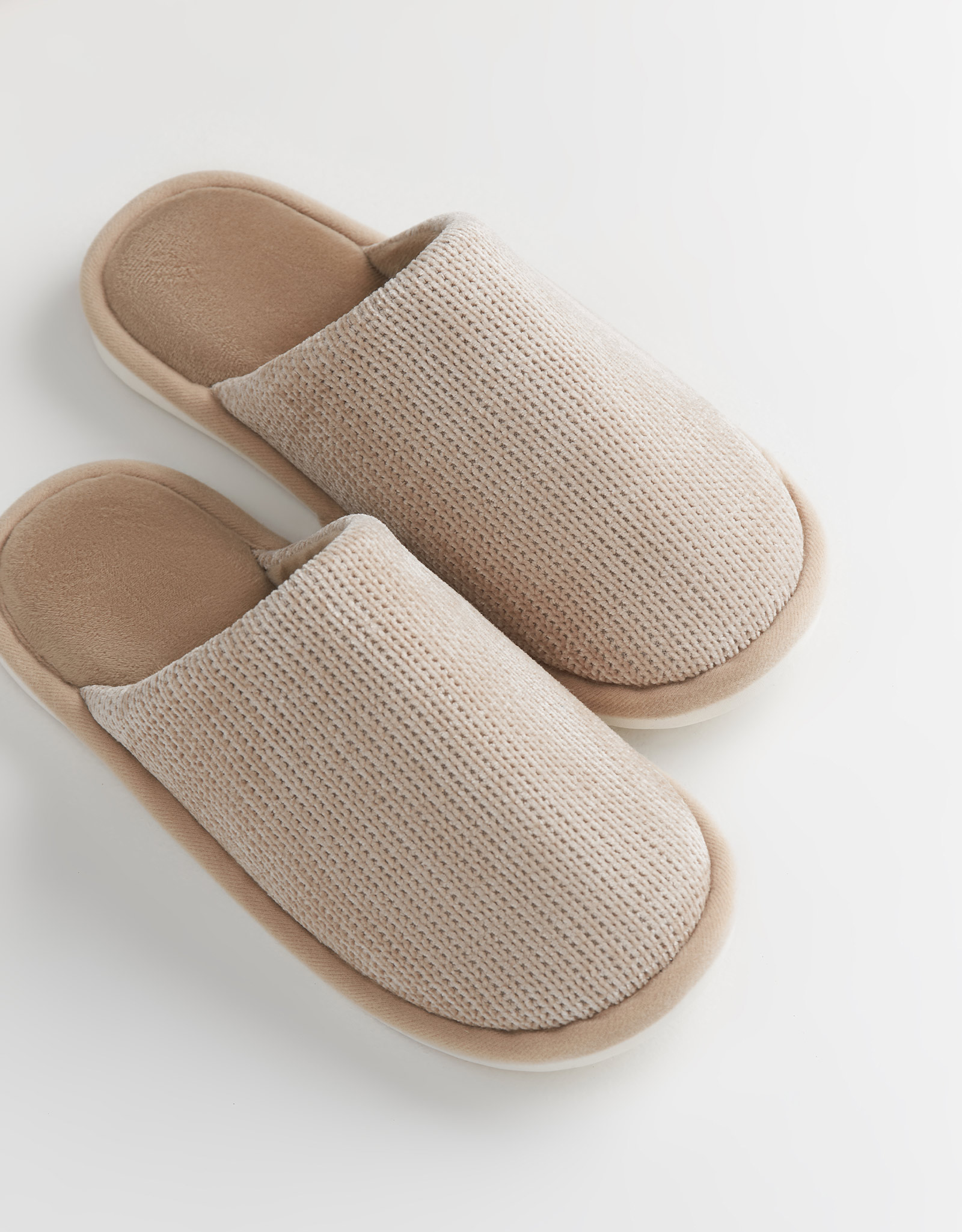 Slippers for women, home, p. 36-37, Chenille/corduroy, beige, Chenille, image-2