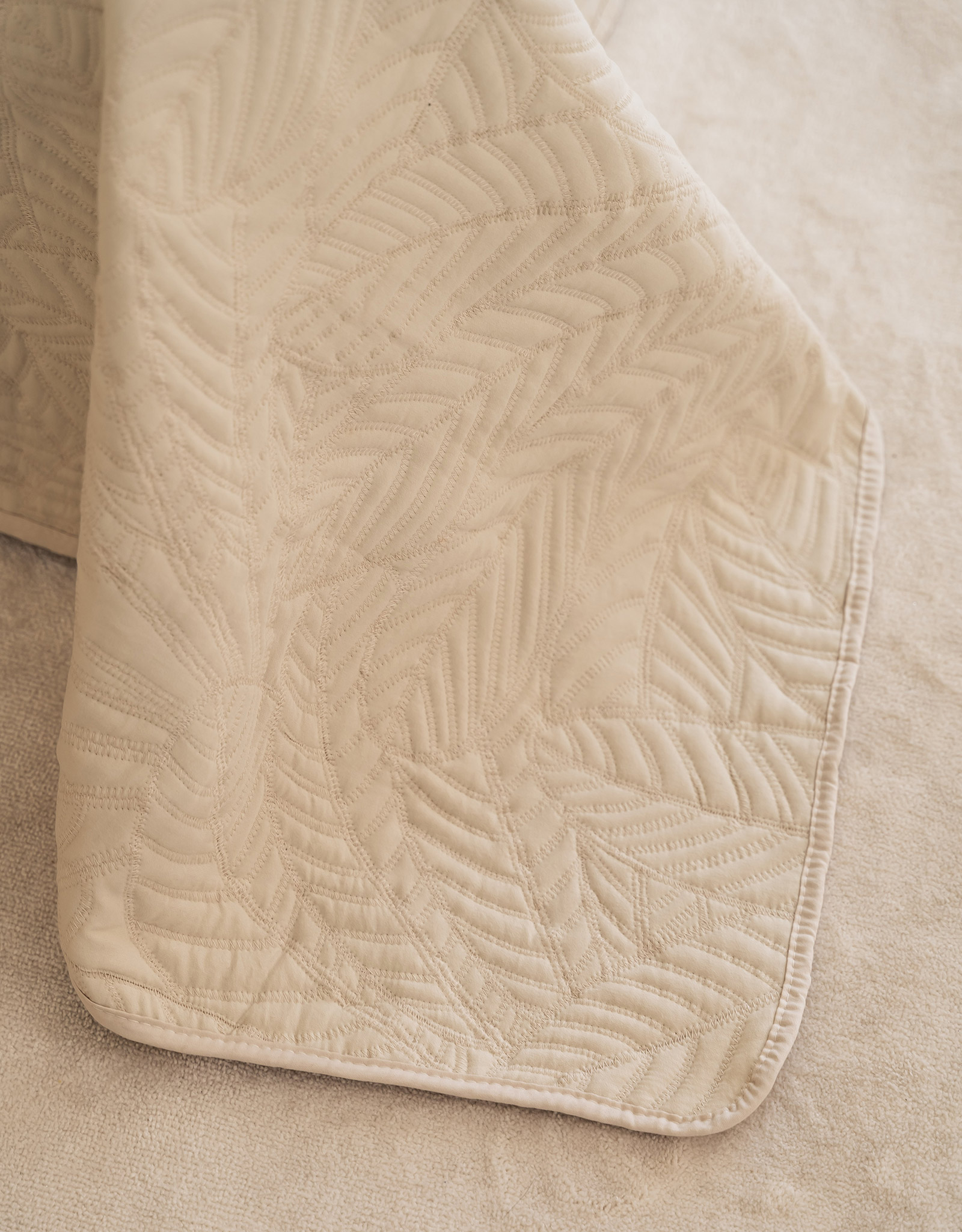 Bedspread, 220x240 cm, quilted, polyester / microfiber, sand, Leaves, Stitch, image-7