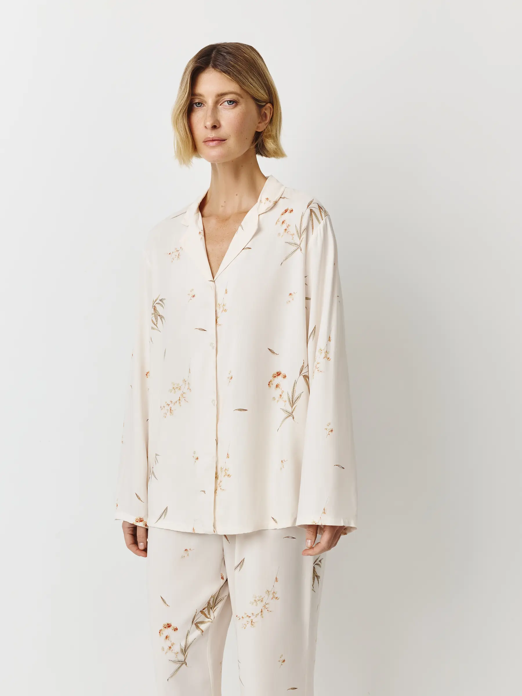 Women's shirt, homewear, size L, with long sleeve, viscose, milky, Flowers, Norla