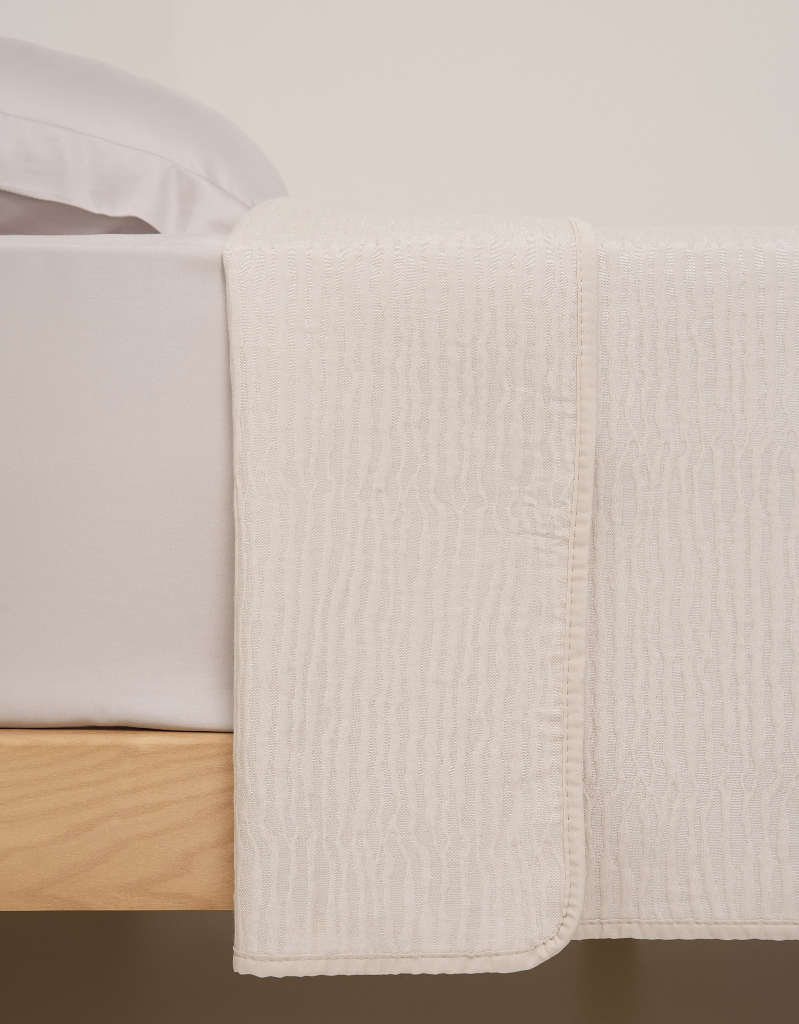 Bedspread, 220x240 cm, cotton / polyester, milky, Jacquard bed, image-2