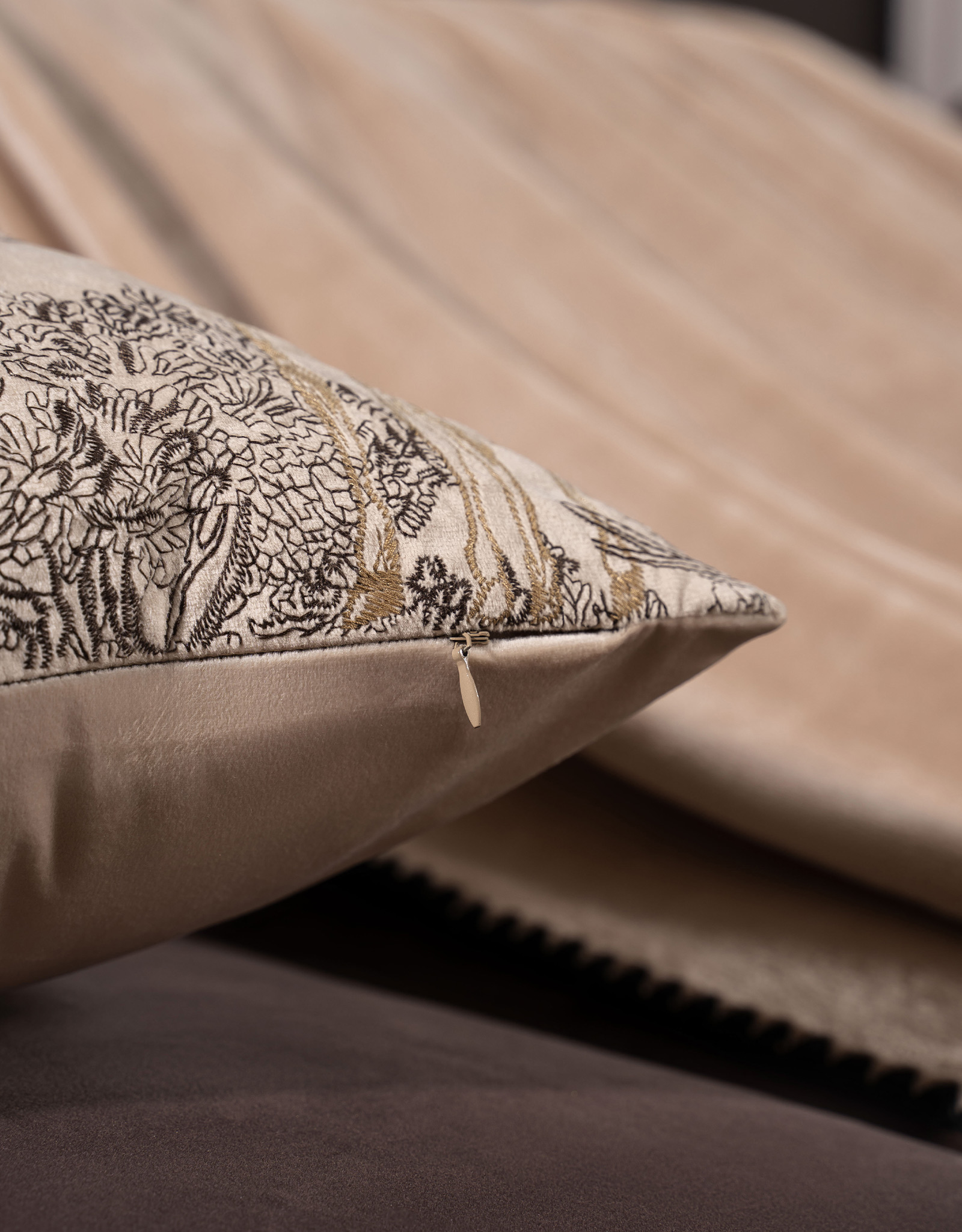 Decorative pillow, 45x45 cm, corduroy, sand, Giraffes, Tropical oasis, image-4