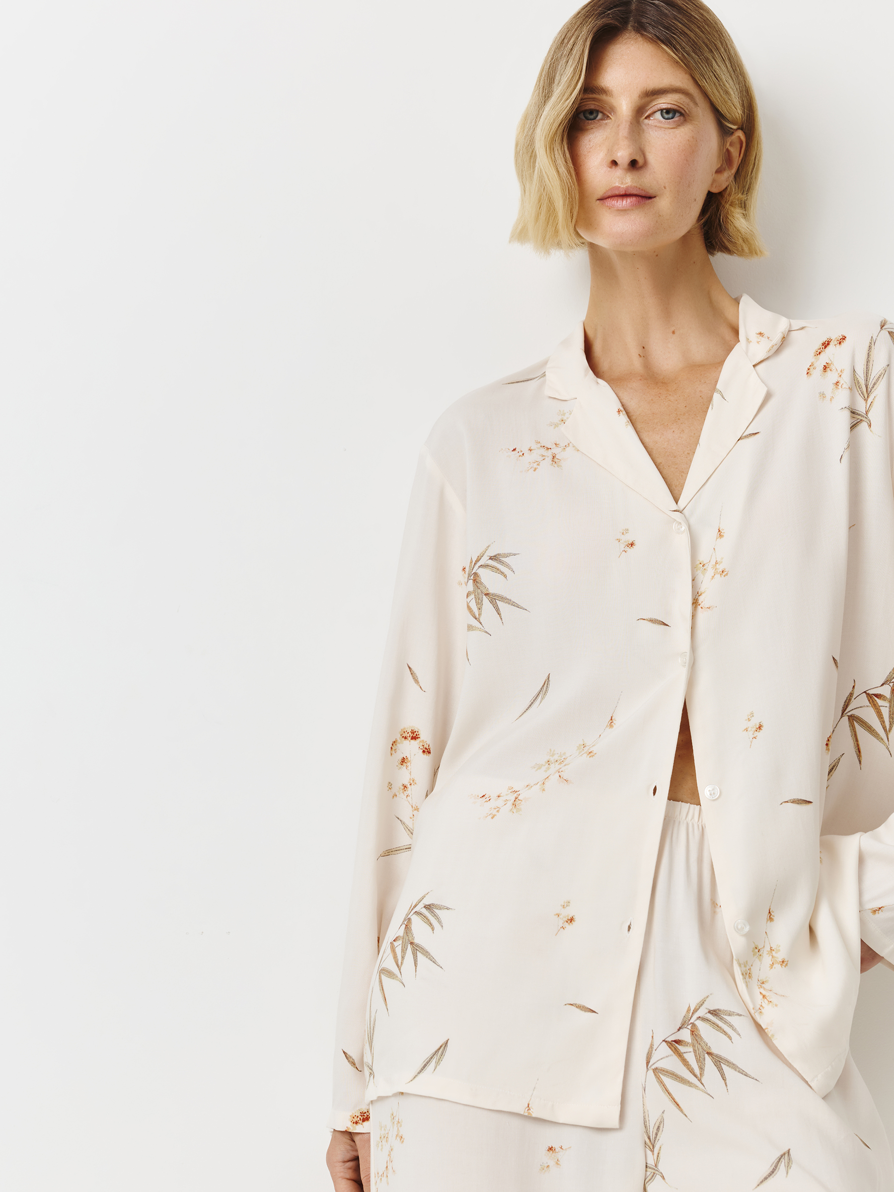 Women's shirt, homewear, size S, with long sleeve, viscose, milky, Flowers, Norla, image-1