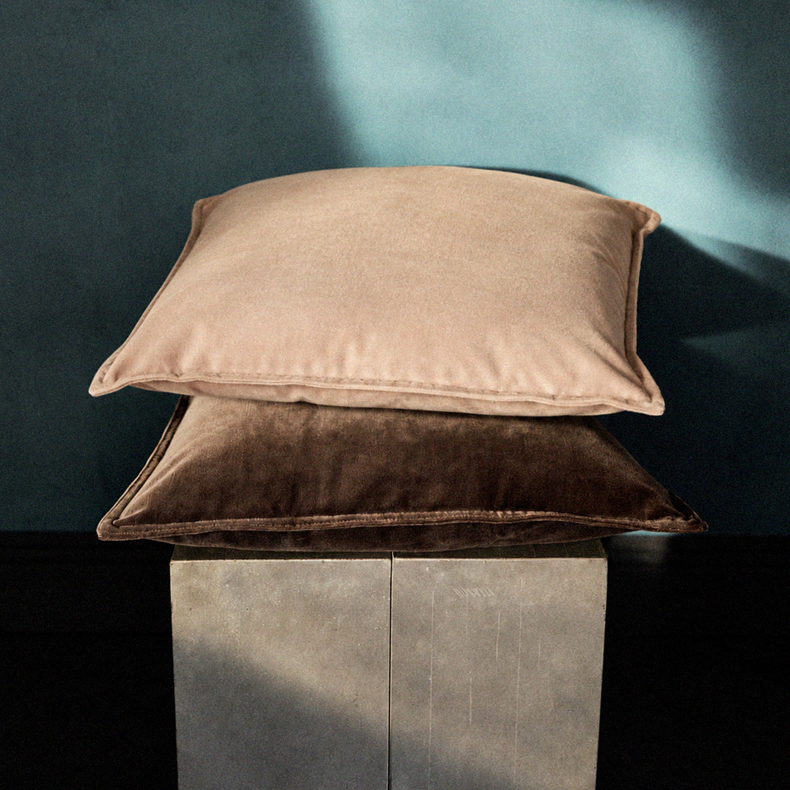 Decorative pillow, 45x45 cm, velvet, sand, Silk velvet