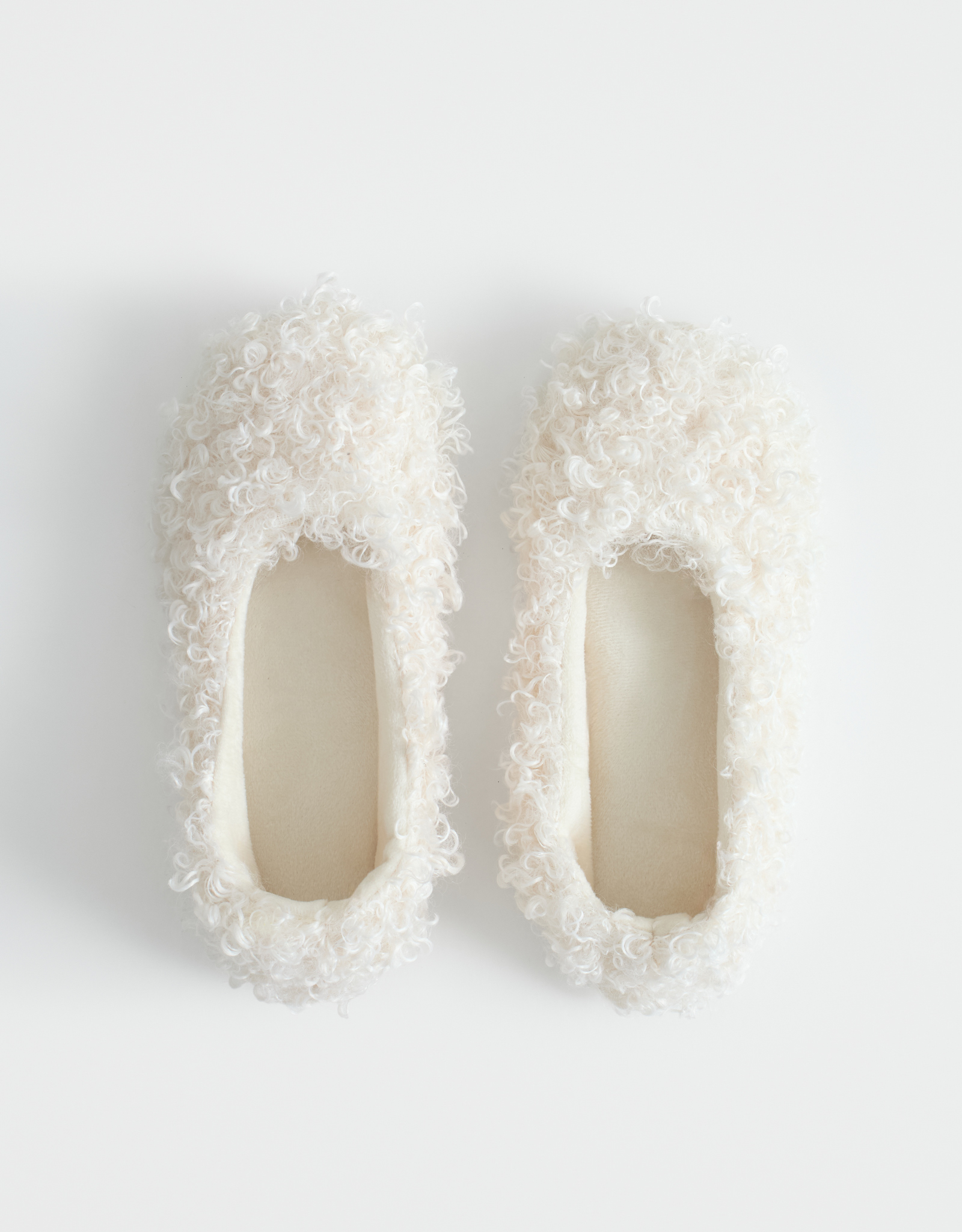 Women's slippers, homewear, size 36-37, artificial fur, milky, Curled, image-1