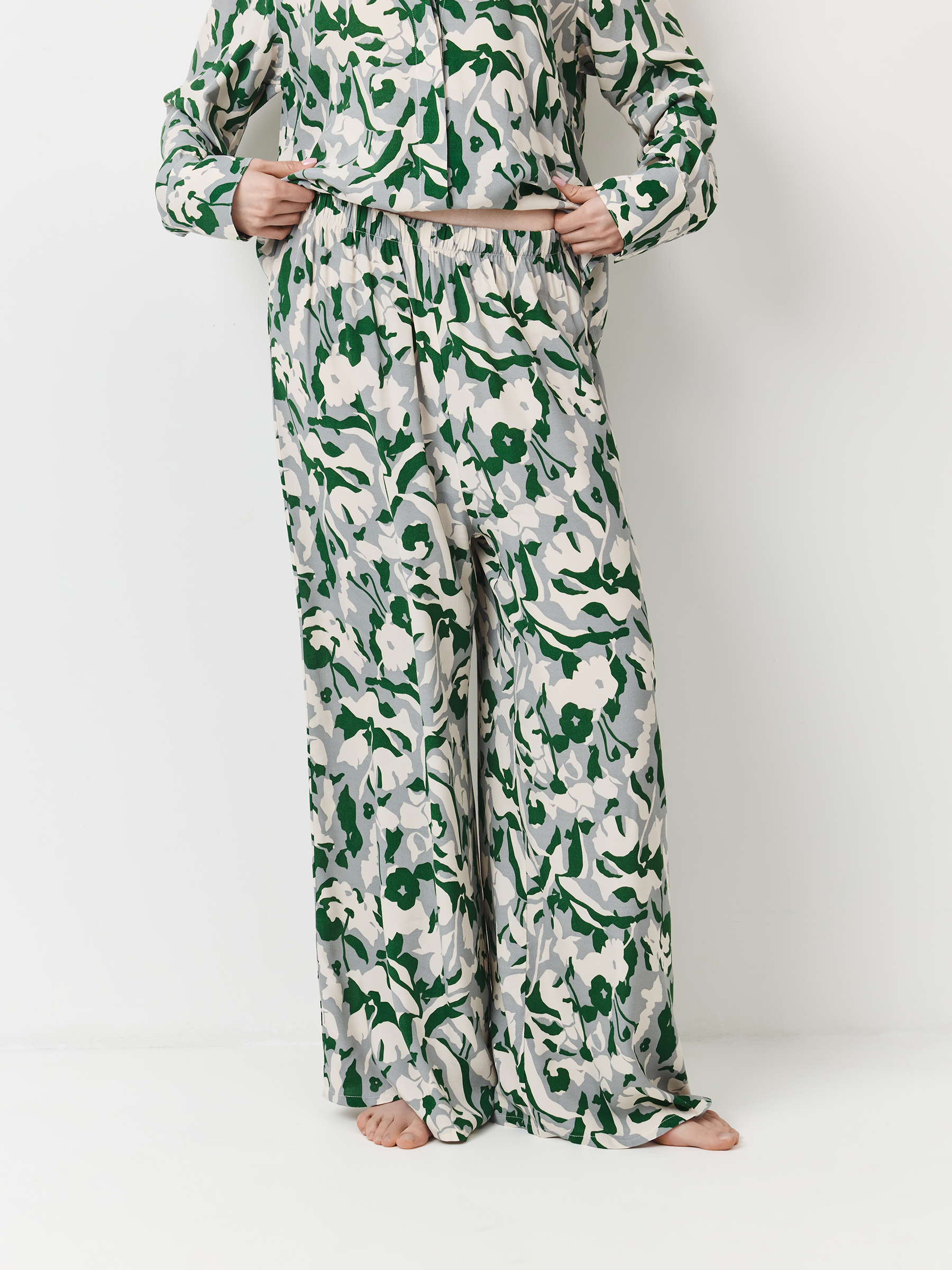 Women's trousers, size S, wide, viscose, green, Adetta, image-1