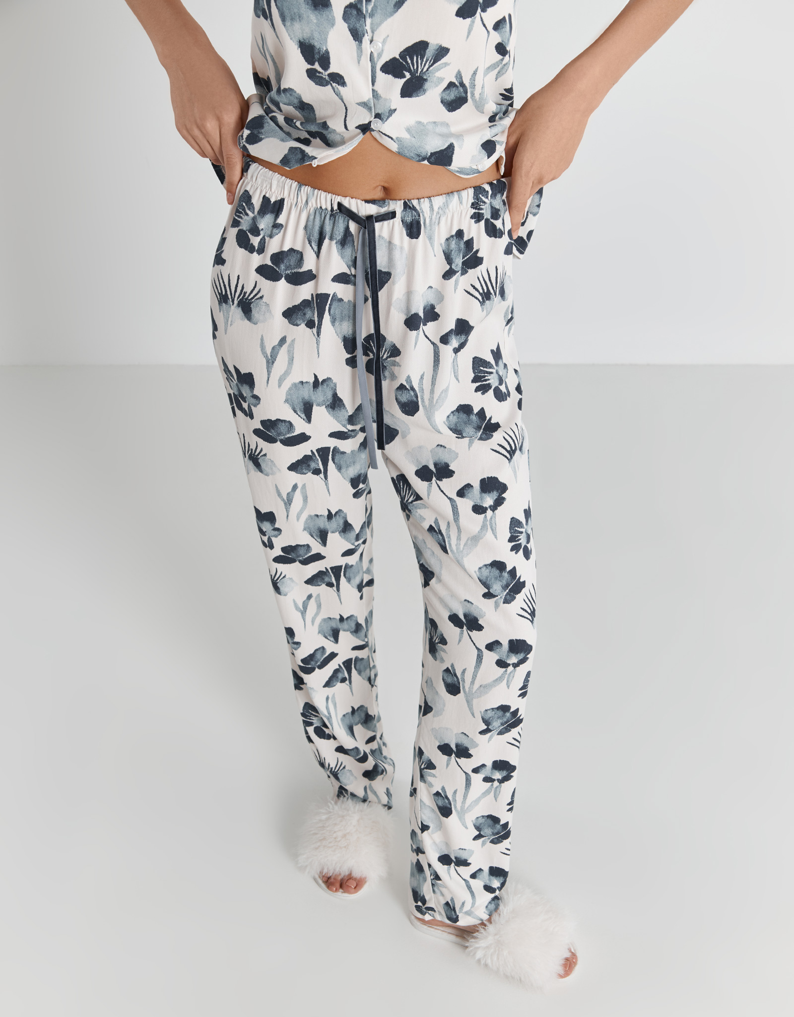Trousers for women, home, size L, viscose, milk, Blue flowers, Telia, image-1