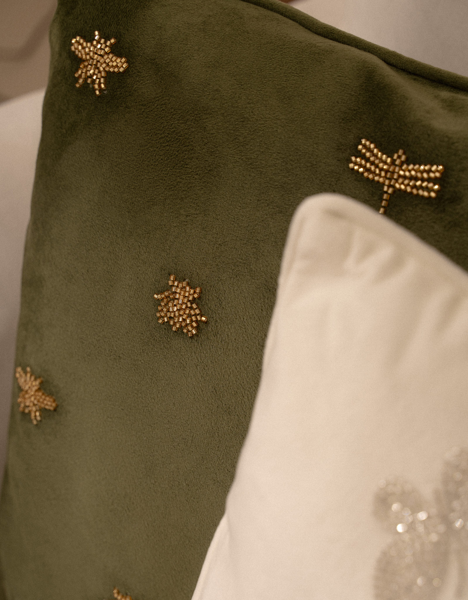 Decorative pillow, 45x45 cm, velvet/beads, milky, Dragonflies and beetles, Bugs, image-7