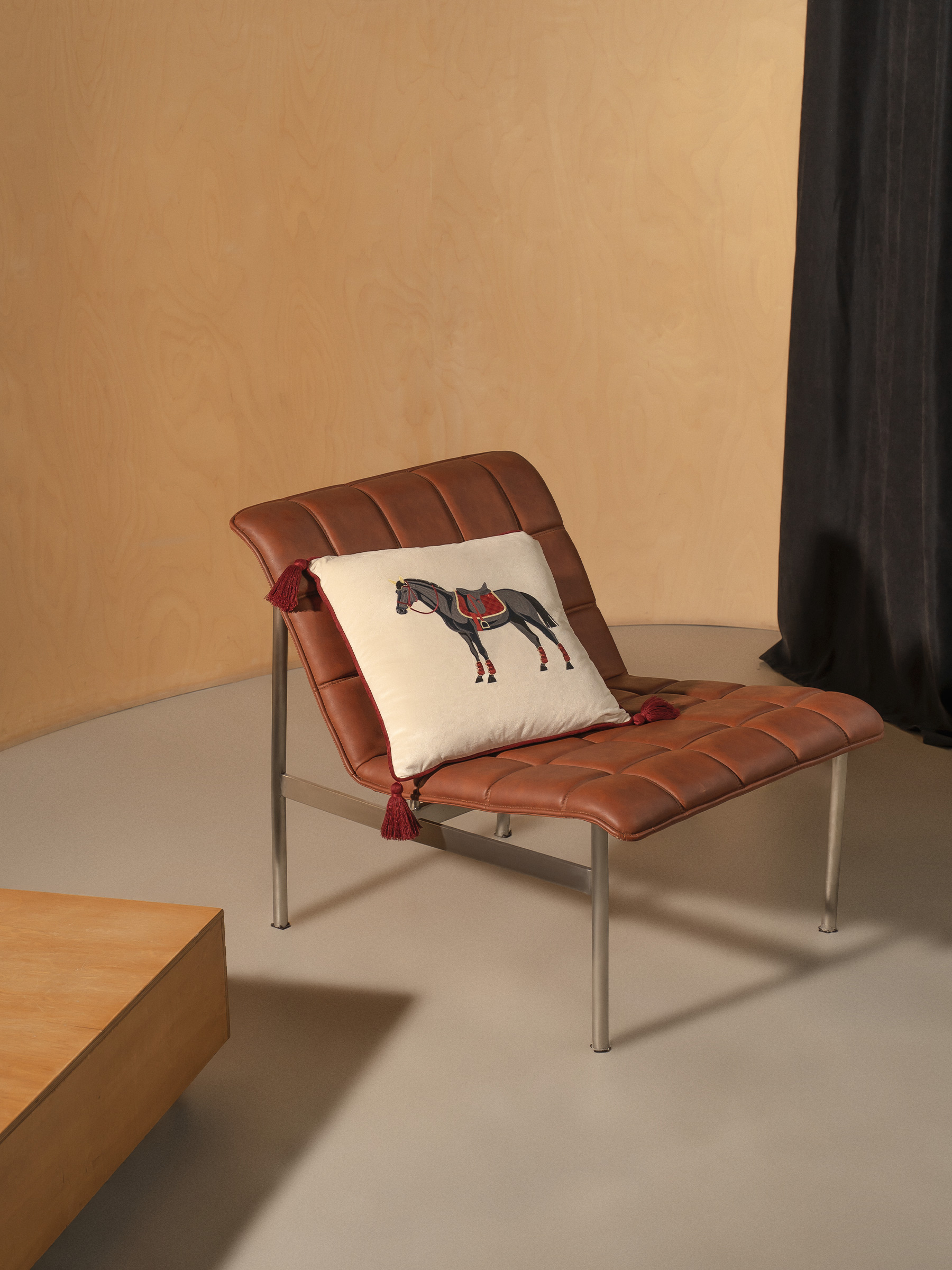 Decorative pillow, 45x45 cm, with tassels, velvet / lurex, burgundy-milk, Horse, Warhorse, image-5