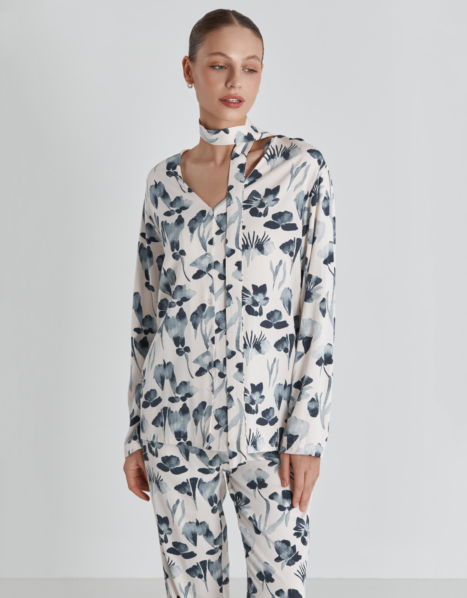 Women's shirt, home, size L, long sleeve, viscose, milk, Blue flowers, Telia, image-1