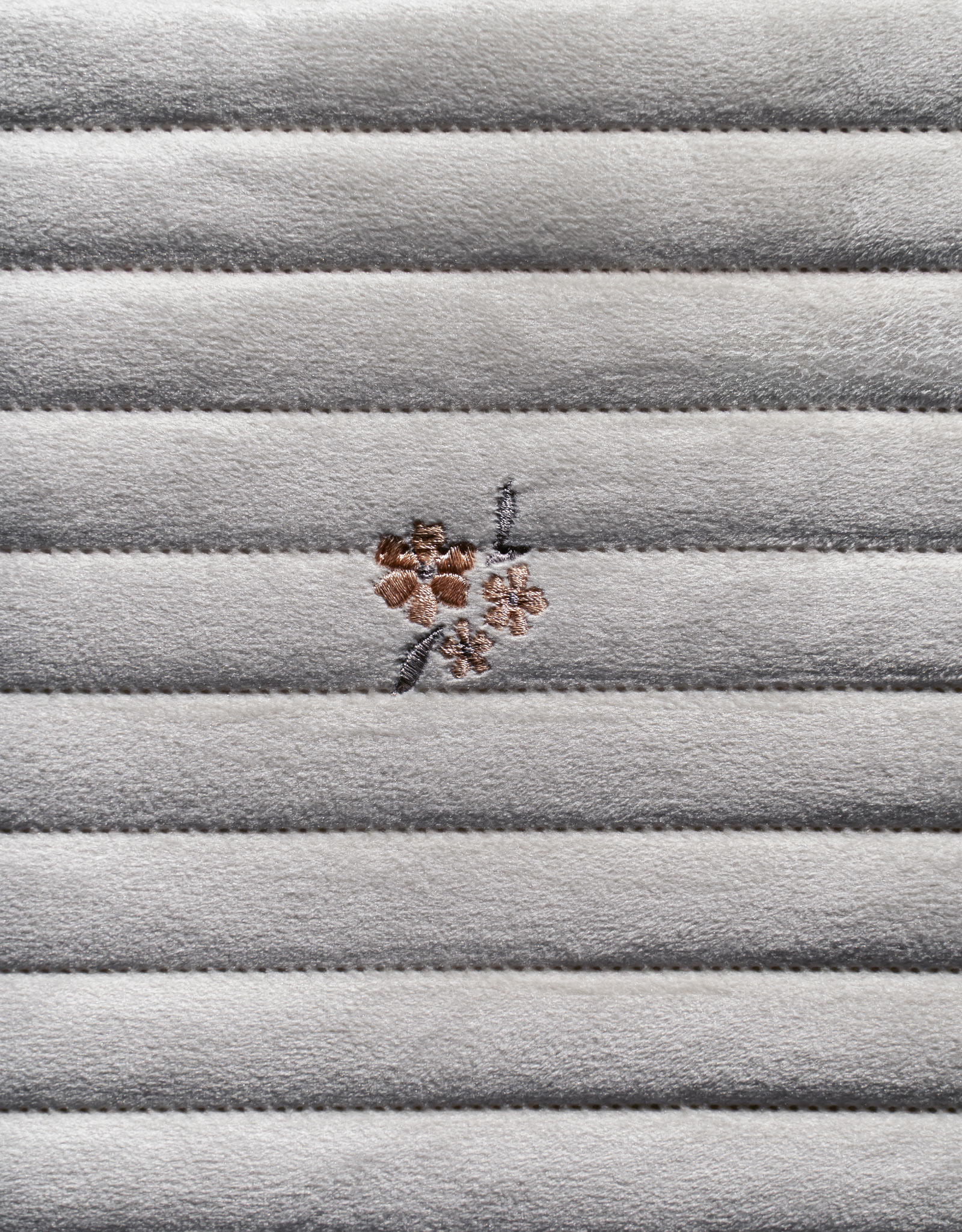 Bedspread, 220x240 cm, quilted, velvet/microfiber, milky, Flowers, Stitch velvet, image-3