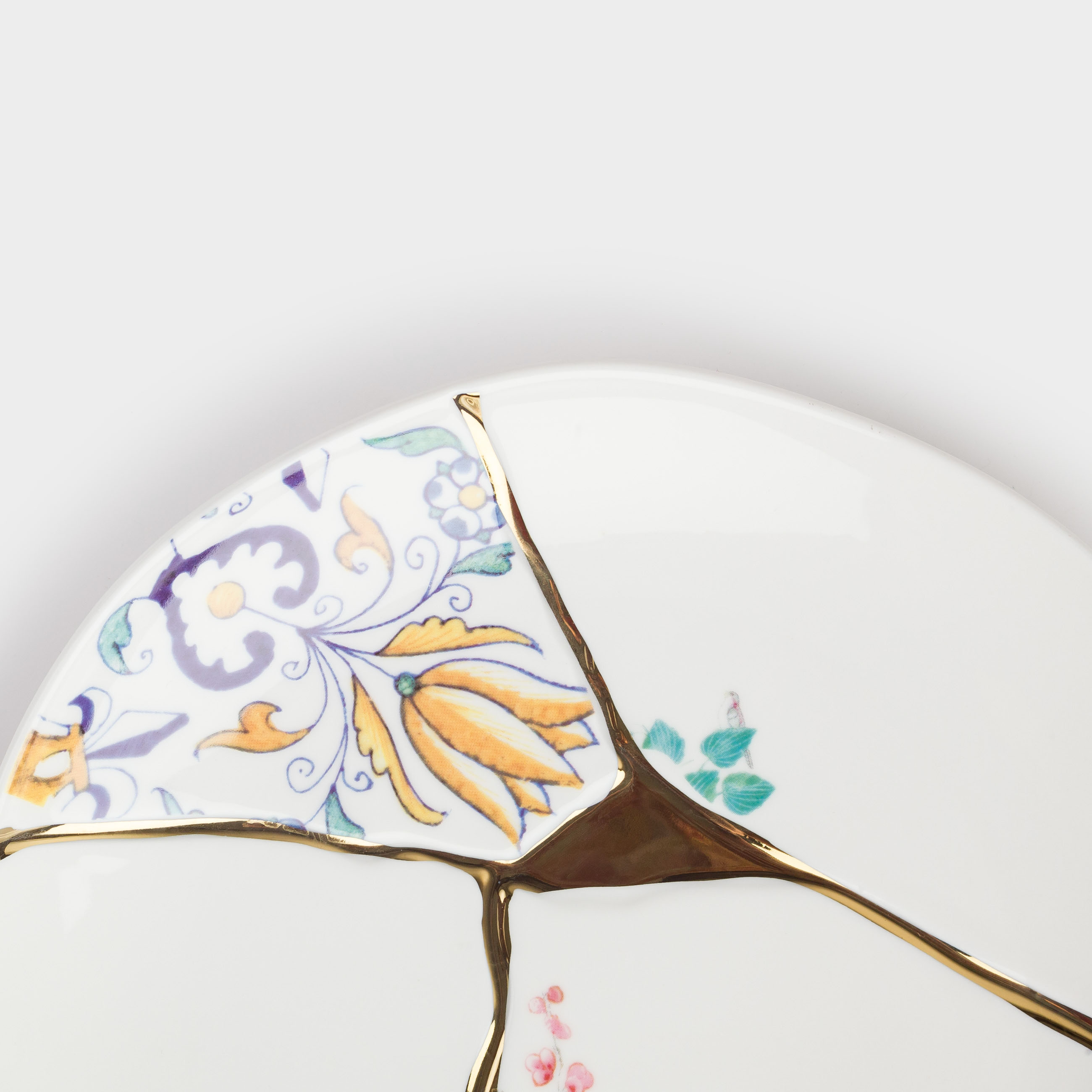 Snack plate, 21 cm, porcelain N, white and gold, Kintsugi, Kintsugi