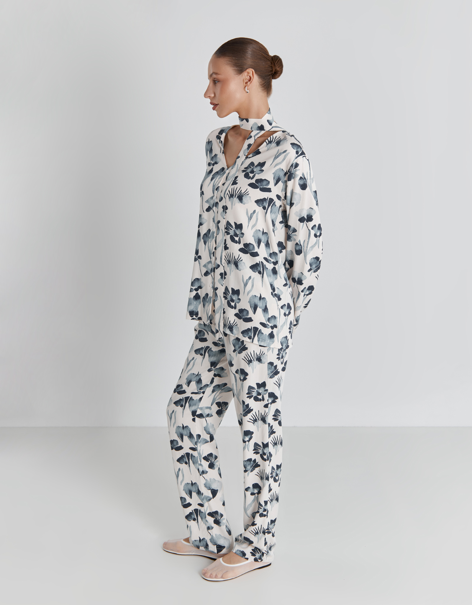 Women's shirt, home, size L, long sleeve, viscose, milk, Blue flowers, Telia, image-2