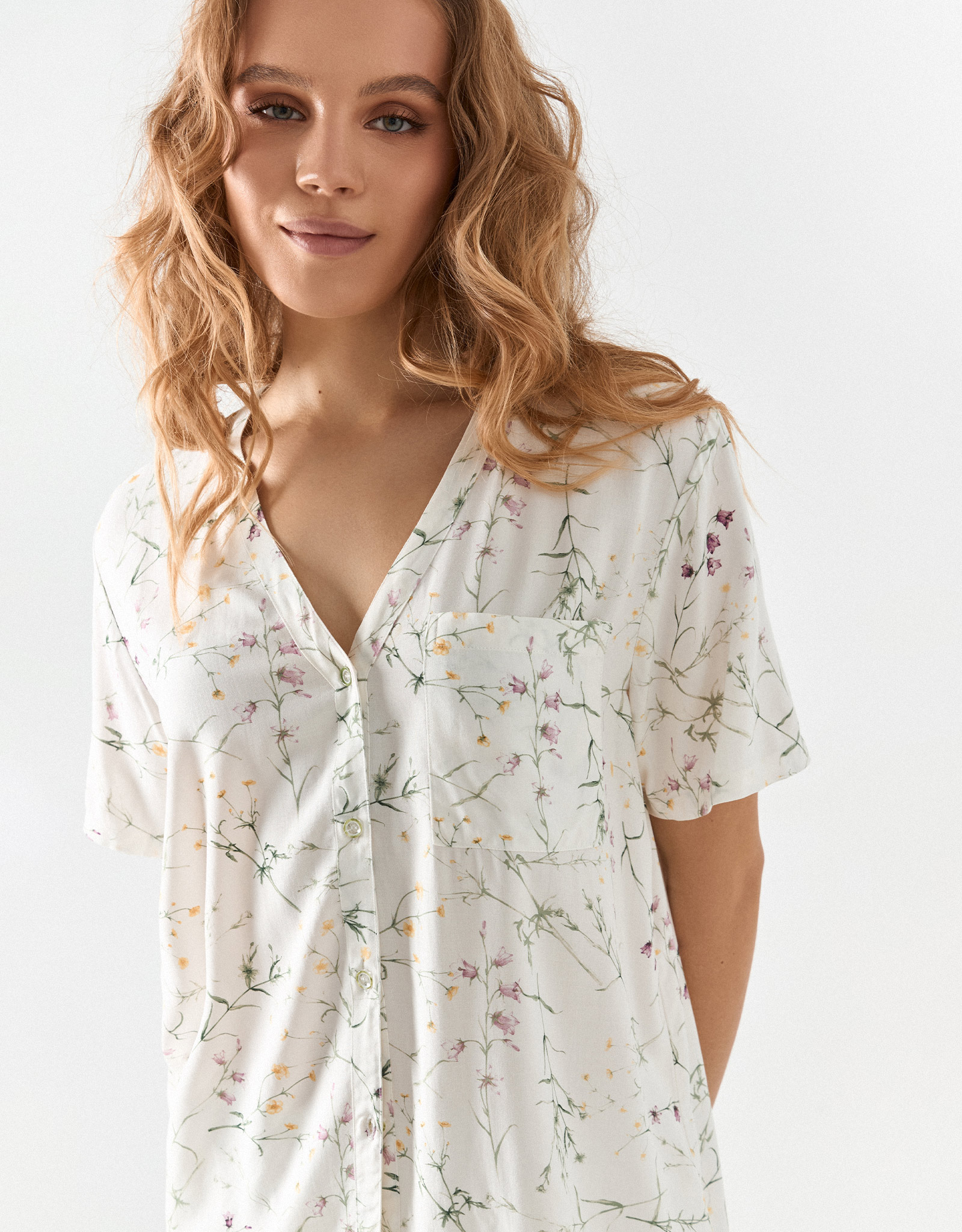 Women's shirt, homewear, size L, with short sleeves, viscose, milky, wildflowers, Amina, image-3