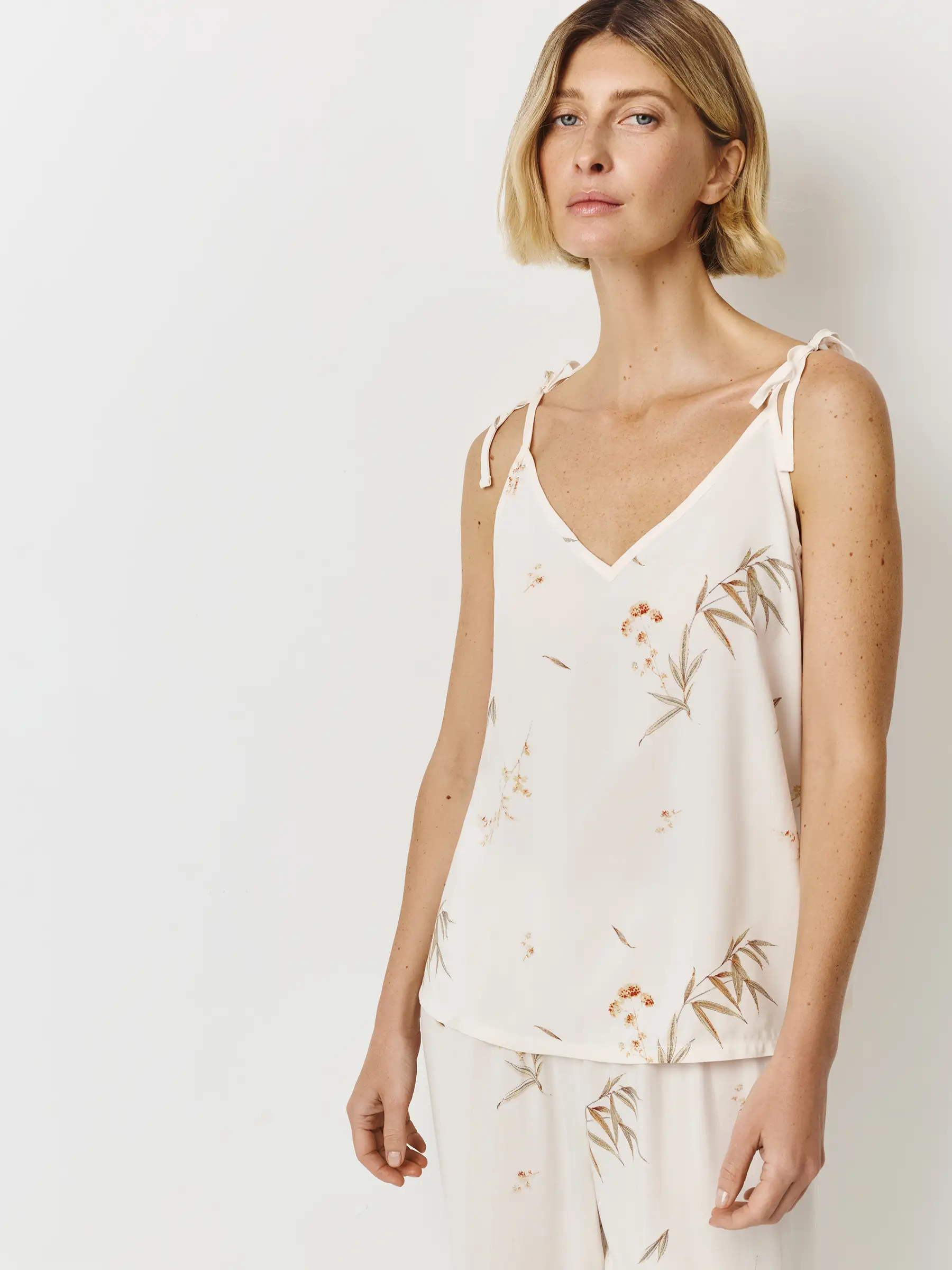 Women's top, homewear, size L, straps, viscose, milky, Flowers, Norla