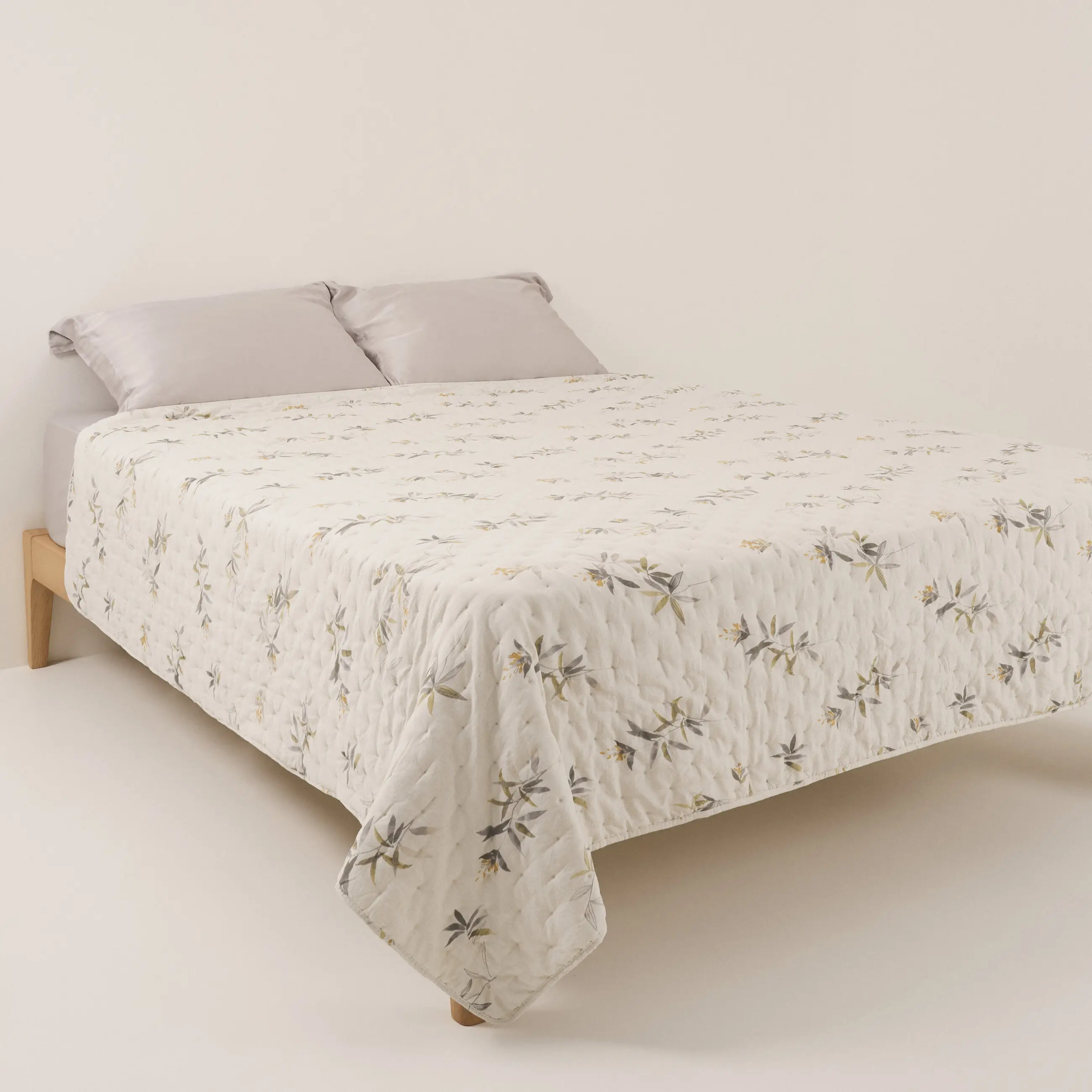 Bedspread, 220x240 cm, quilted, double-sided, microfiber, sand-green, Flowers, Stich