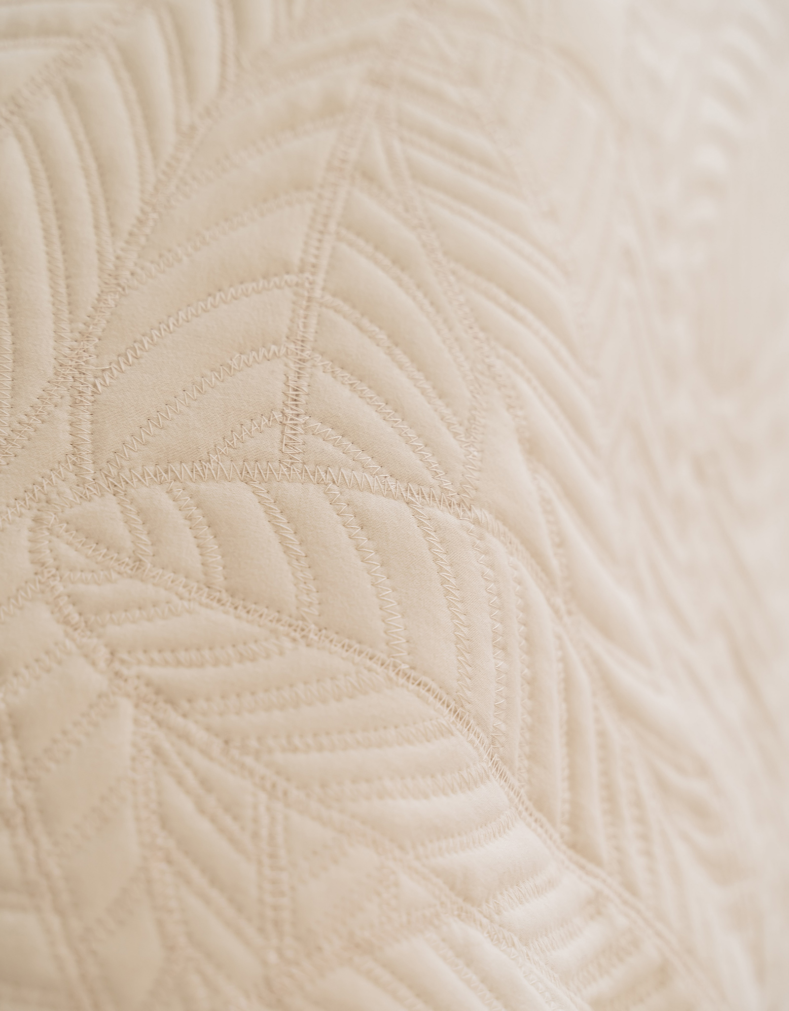 Bedspread, 220x240 cm, quilted, polyester / microfiber, sand, Leaves, Stitch, image-4