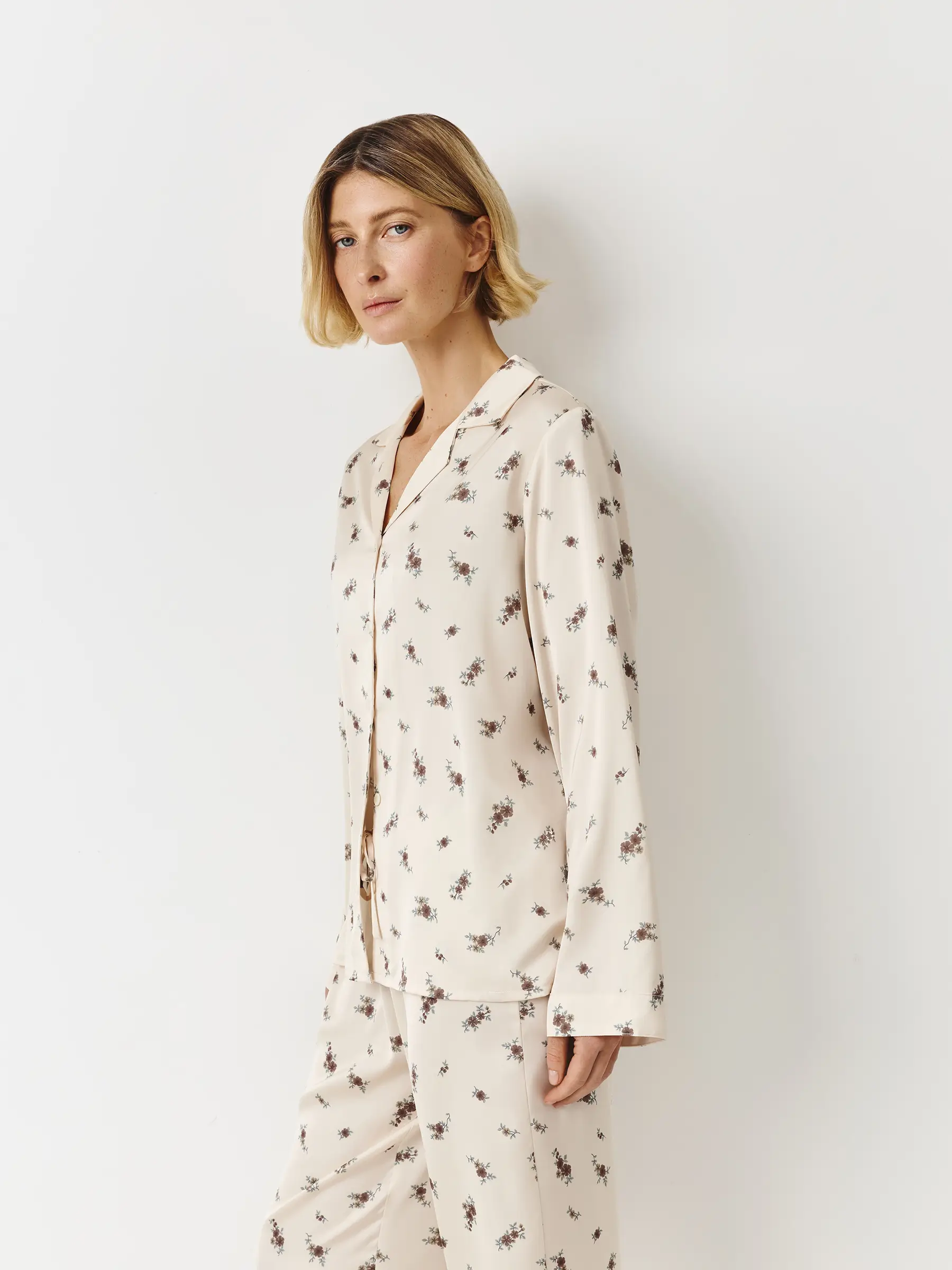 Women's shirt, homewear, size L, with long sleeve, polyester, milky, Flowers, Roktania