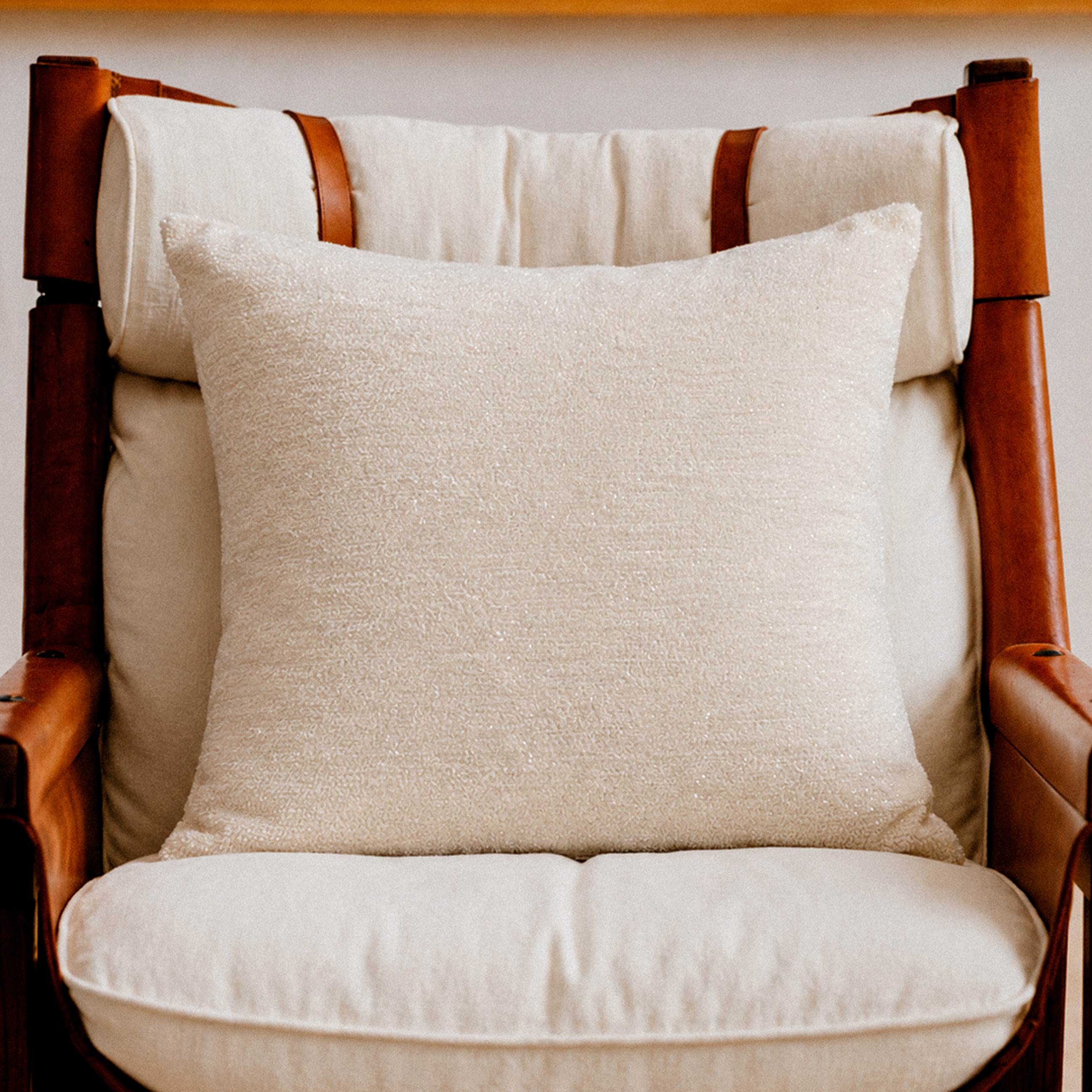 Decorative pillow, 45x45 cm, velvet, milky, Velvet