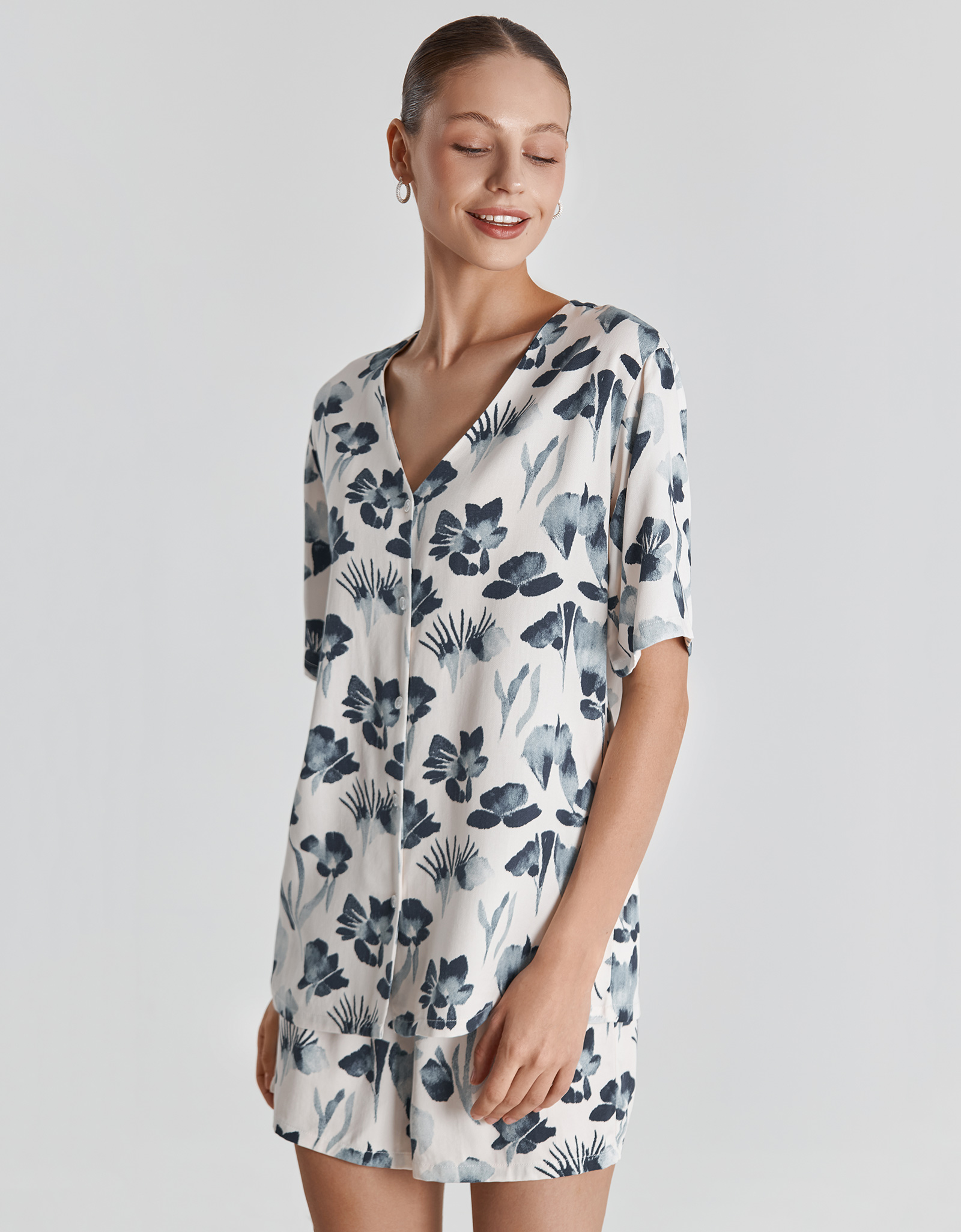 Women's shirt, home, size L, short sleeve, viscose, milk, Blue flowers, Telia, image-4