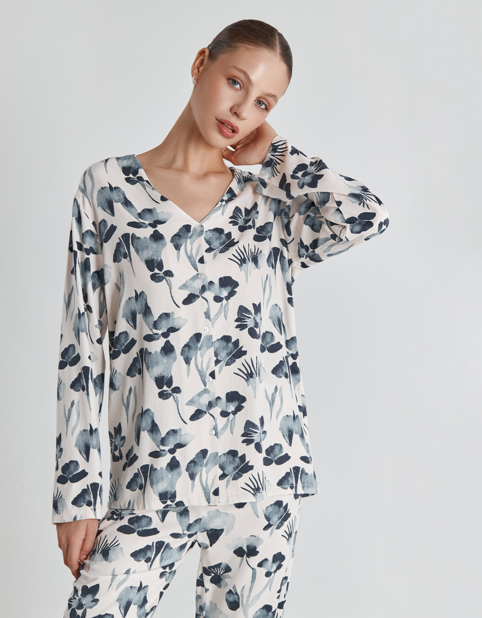Women's shirt, home, size L, long sleeve, viscose, milk, Blue flowers, Telia, image-4