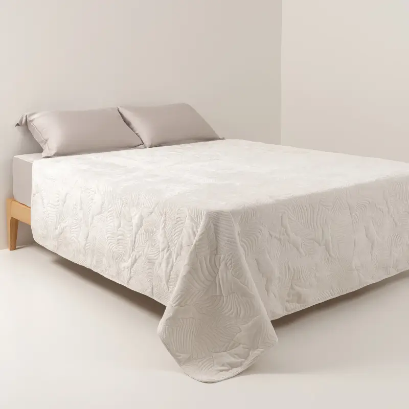Bedspread, 220x240 cm, quilted, velvet/microfiber, milky, Leaves, Stitch velvet