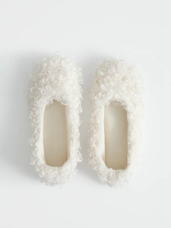 Women's slippers, homewear, size 36-37, artificial fur, milky, Curled, image-1