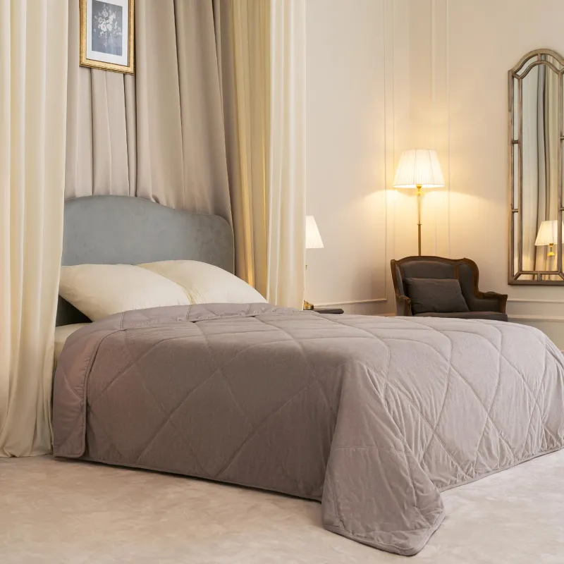 Bedspread, 220x240 cm, quilted, boucle / microfiber, milk, Boucle