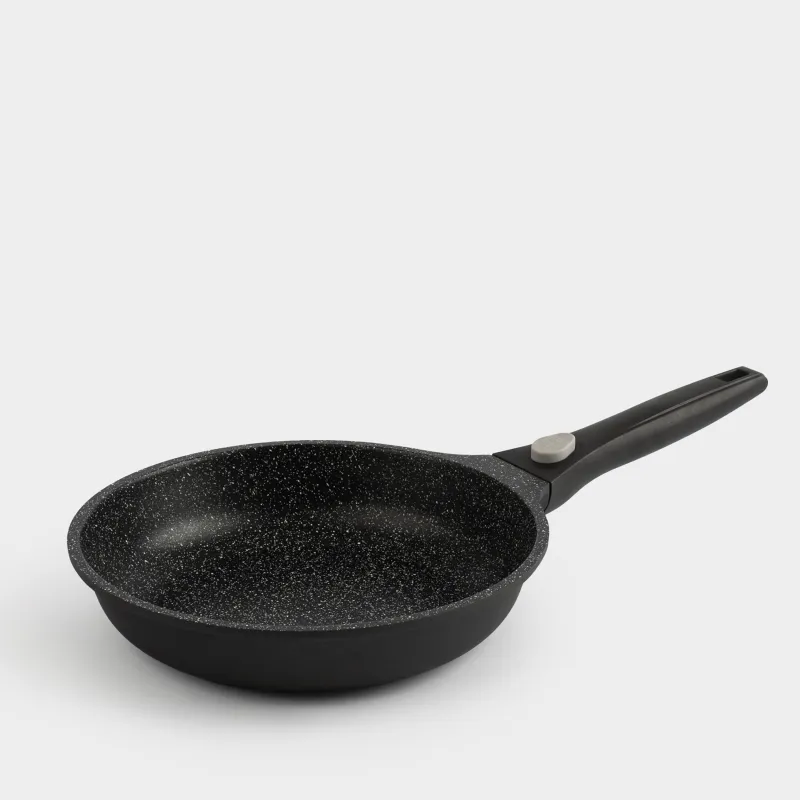 Frying pan, 24 cm, removable handle, coated, aluminum, Solution 2