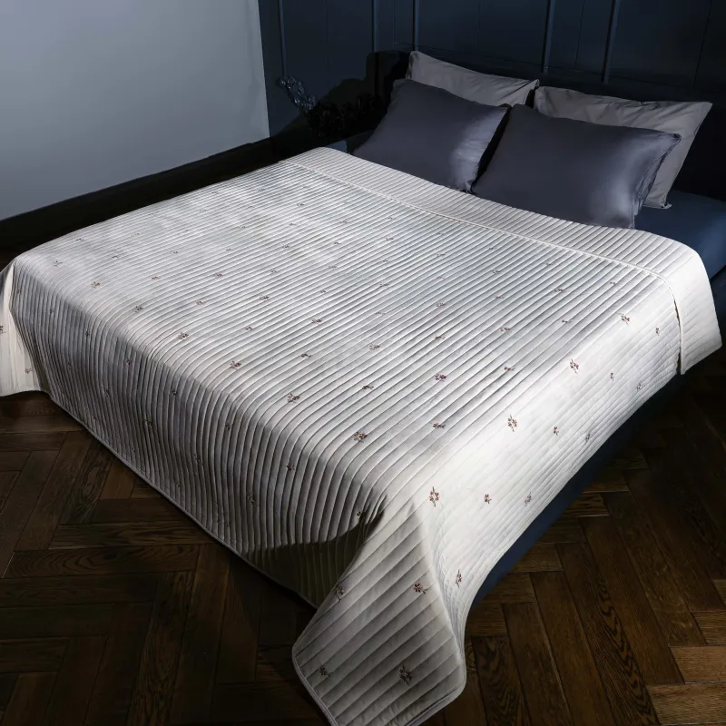 Bedspread, 220x240 cm, quilted, velvet/microfiber, milky, Flowers, Stitch velvet