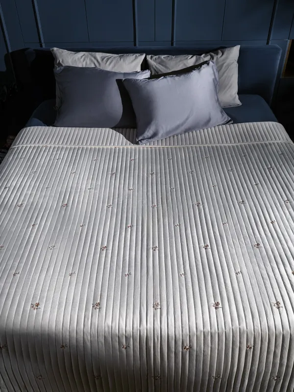 Bedspread, 220x240 cm, quilted, velvet/microfiber, milky, Flowers, Stitch velvet, image-1