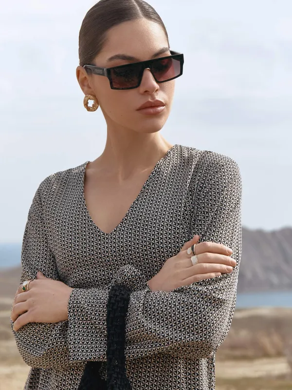 Ring, size S-M, single size, metal / acrylic, black and beige, Jewelry, image-2